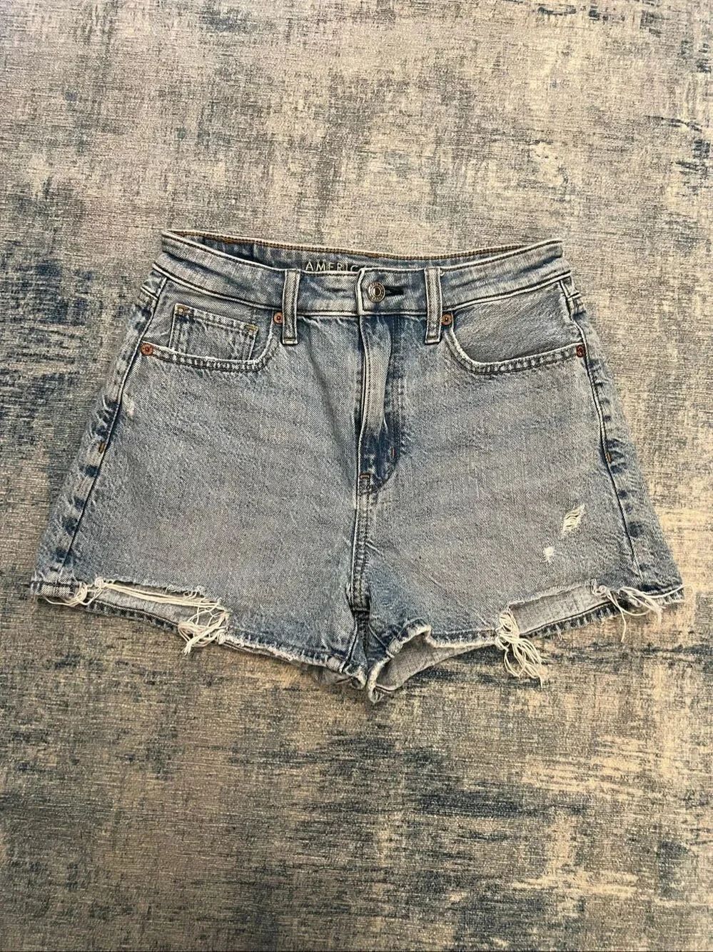 American Eagle Light Wash Distressed High Rise Mom Shorts Size 2